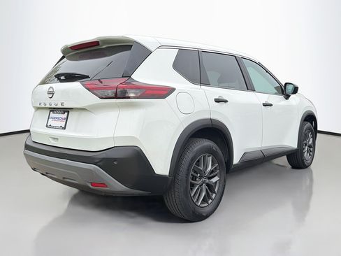 Used 2023 Nissan Rogue S FWD image 2