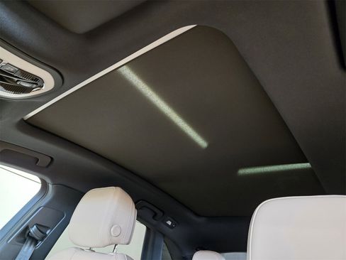 Used 2025 Porsche Macan image 10