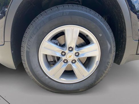 Used 2022 Chevrolet Trax LT w/ LT Convenience Package AWD/4WD image 9