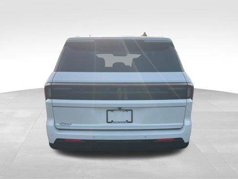New 2027 Lincoln Navigator Reserve AWD/4WD image 4
