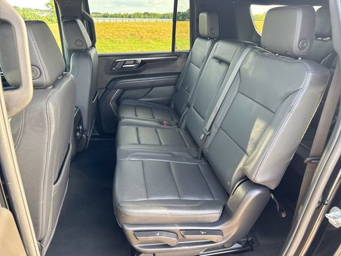 Used 2025 Chevrolet Suburban LT AWD/4WD image 22