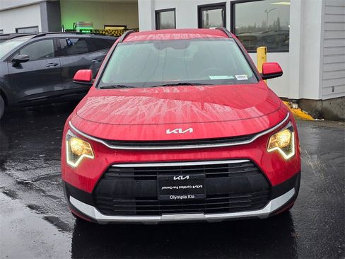 Used 2024 Kia Niro LX image 2