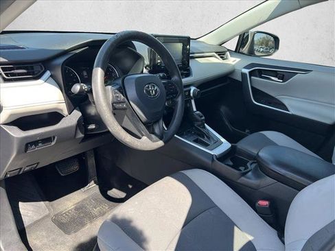 Used 2021 Toyota RAV4 XLE image 9