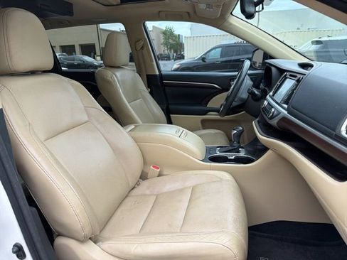 Used 2016 Toyota Highlander Limited image 32