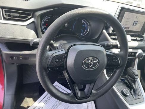 Used 2025 Toyota RAV4 LE AWD/4WD image 15