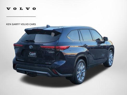Used 2022 Toyota Highlander Limited image 3