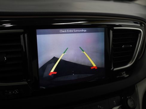 Used 2018 Chrysler Pacifica Touring-L Plus image 25