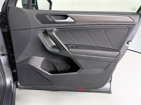 Used 2024 Volkswagen Tiguan Wolfsburg Edition image 33