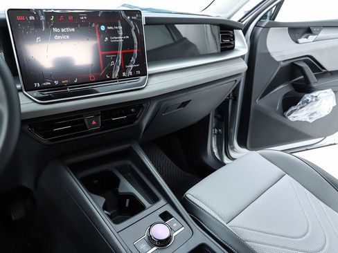 New 2026 Volkswagen Tiguan SE image 60