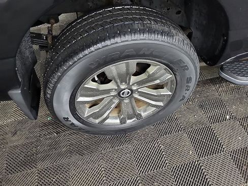 Used 2019 Nissan Titan SL w/ Chrome Package image 9