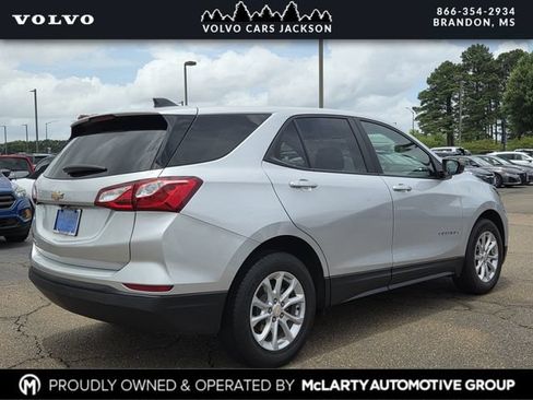 Used 2021 Chevrolet Equinox LS w/ LS Convenience Package FWD image 4