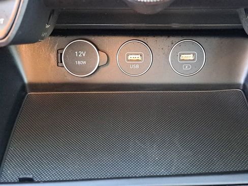 Used 2023 Genesis G70 2.0T image 25