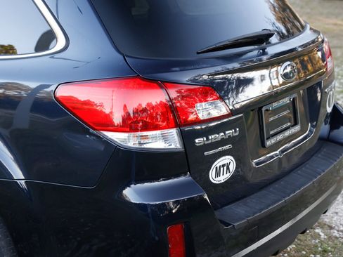 Used 2013 Subaru Outback 2.5i Limited w/ Moonroof Pkg image 25