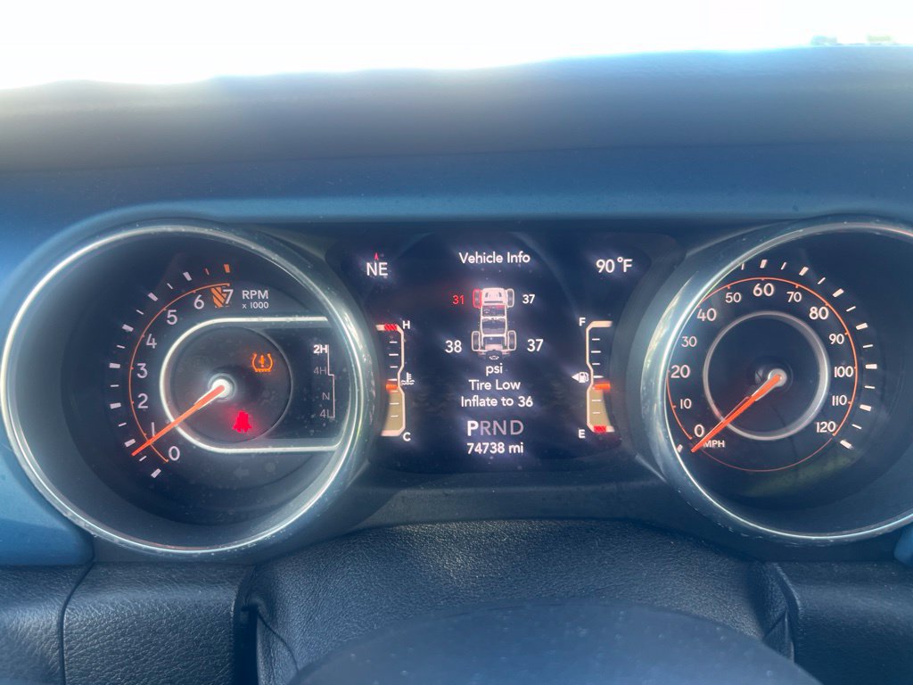 Used 2018 Jeep Wrangler Unlimited Sahara AWD/4WD image 9