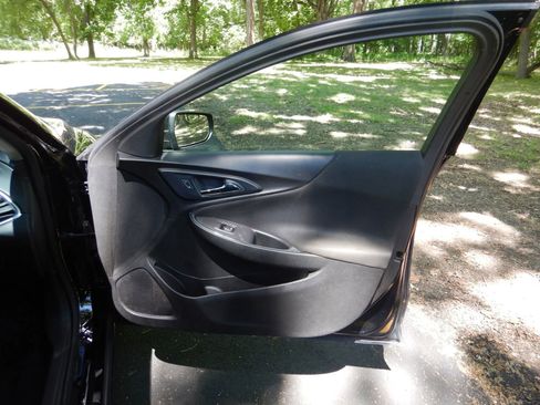 Used 2020 Chevrolet Malibu LT FWD image 19