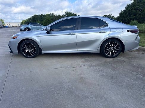 Used 2024 Toyota Camry SE FWD image 8