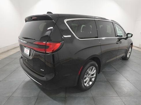 New 2026 Chrysler Pacifica Select AWD/4WD image 6
