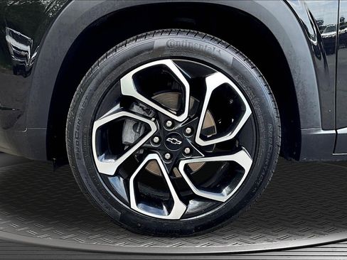 Used 2024 Chevrolet Trax RS w/ Sunroof Package FWD image 25