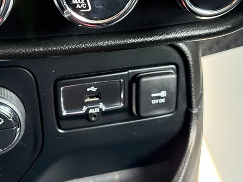 Used 2017 Jeep Renegade Trailhawk AWD/4WD image 16