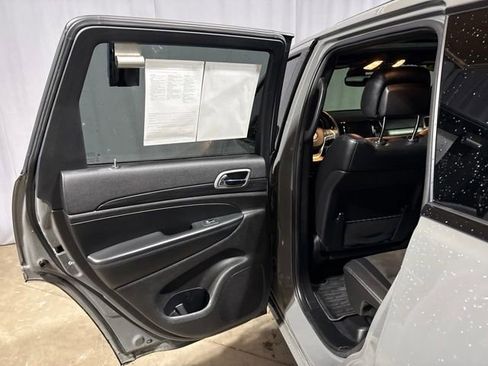 Used 2019 Jeep Grand Cherokee Altitude AWD/4WD image 24