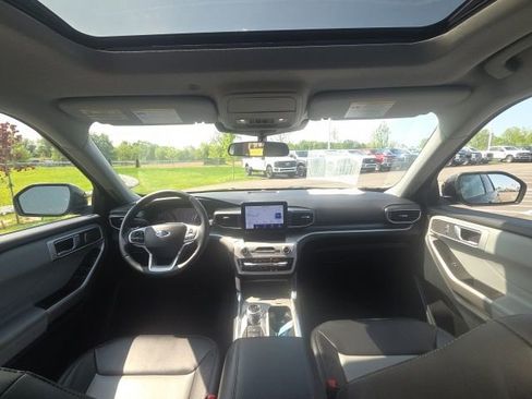 Used 2024 Ford Explorer XLT w/ Equipment Group 202A AWD/4WD image 20