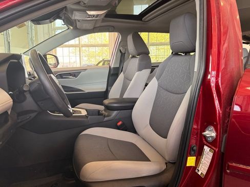 Used 2023 Toyota RAV4 XLE w/ Convenience Package AWD/4WD image 9
