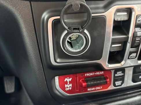 Used 2021 Jeep Wrangler Unlimited Rubicon AWD/4WD image 32