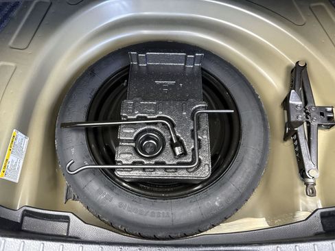 Used 2019 Toyota Corolla LE image 37