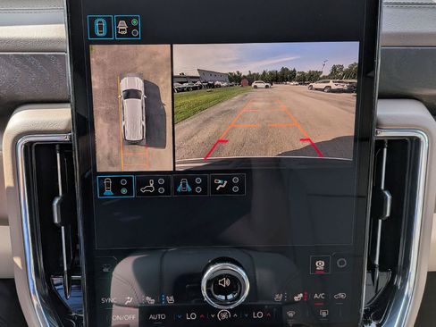 New 2026 GMC Yukon XL Denali w/ Sun & Power Step Package AWD/4WD image 18