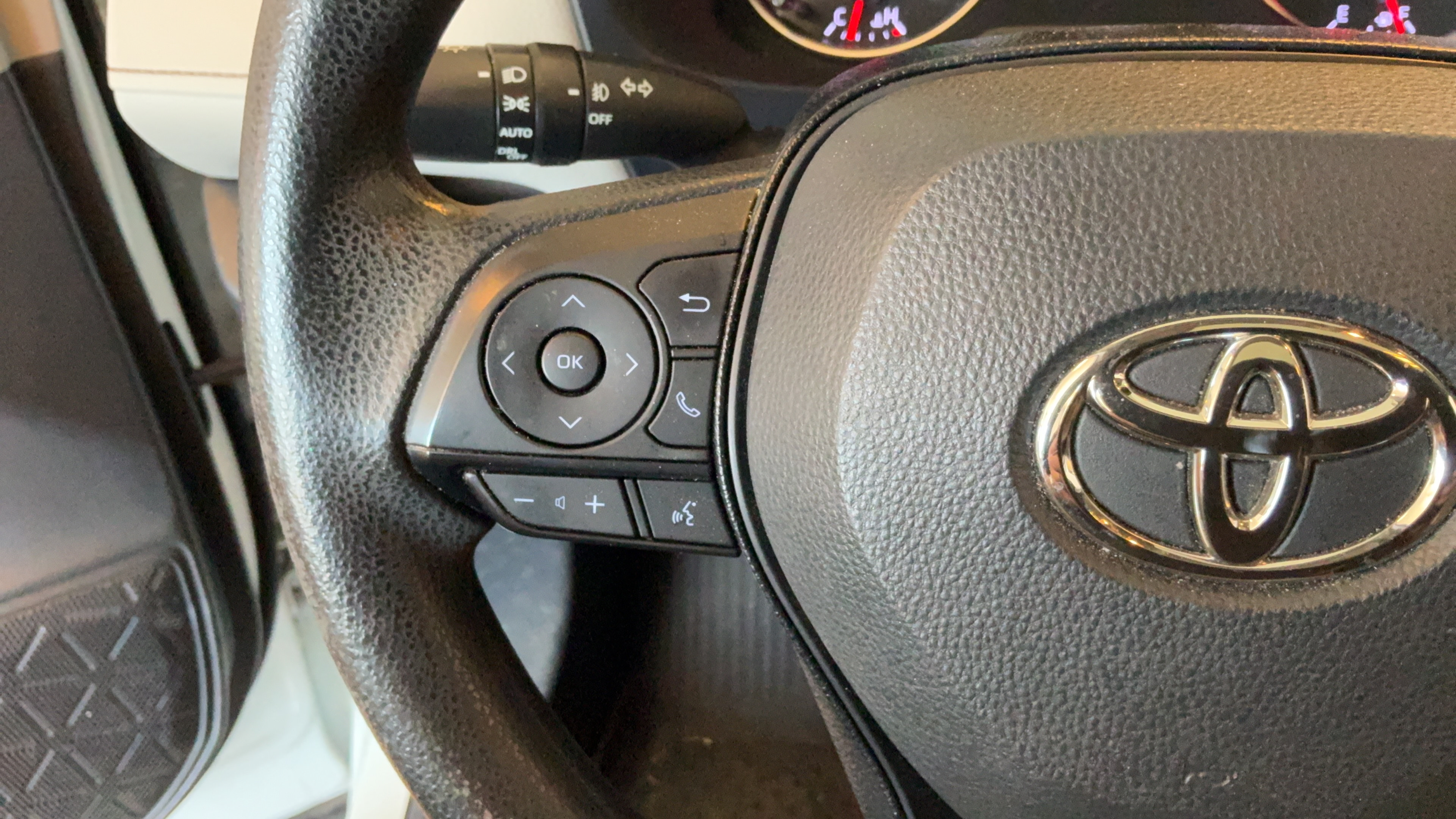 Used 2021 Toyota RAV4 XLE w/ Convenience Package FWD image 16