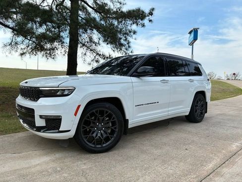 Used 2023 Jeep Grand Cherokee L Summit w/ High Altitude Package image 13