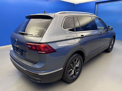 Used 2023 Volkswagen Tiguan SE w/ Panoramic Sunroof Package FWD image 7