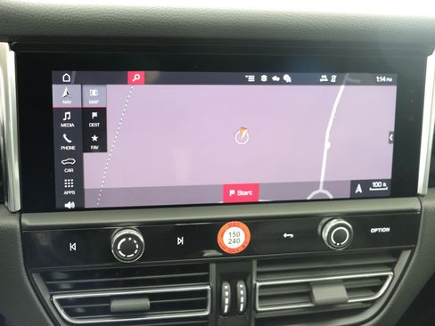 Used 2025 Porsche Macan image 29