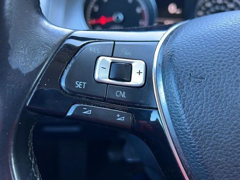 Used 2015 Volkswagen Golf S image 31