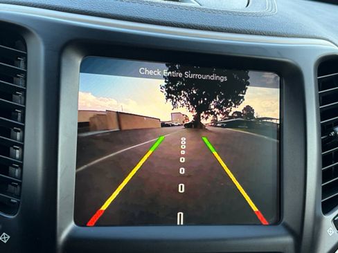 Used 2017 Jeep Cherokee Limited AWD/4WD image 24