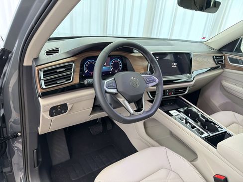 New 2026 Volkswagen Atlas SE image 4