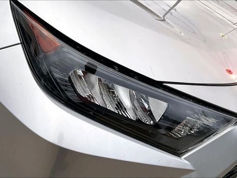 Used 2022 Toyota RAV4 LE image 25