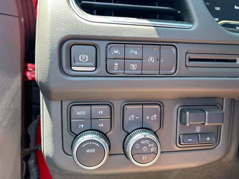 Used 2024 GMC Yukon SLT w/ SLT Luxury Package AWD/4WD image 22