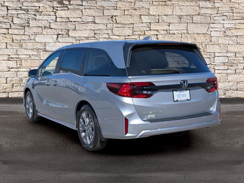 New 2026 Honda Odyssey Touring image 7