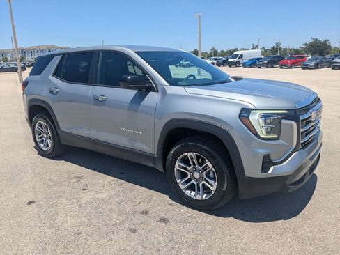 Used 2025 GMC Terrain Elevation AWD/4WD image 2