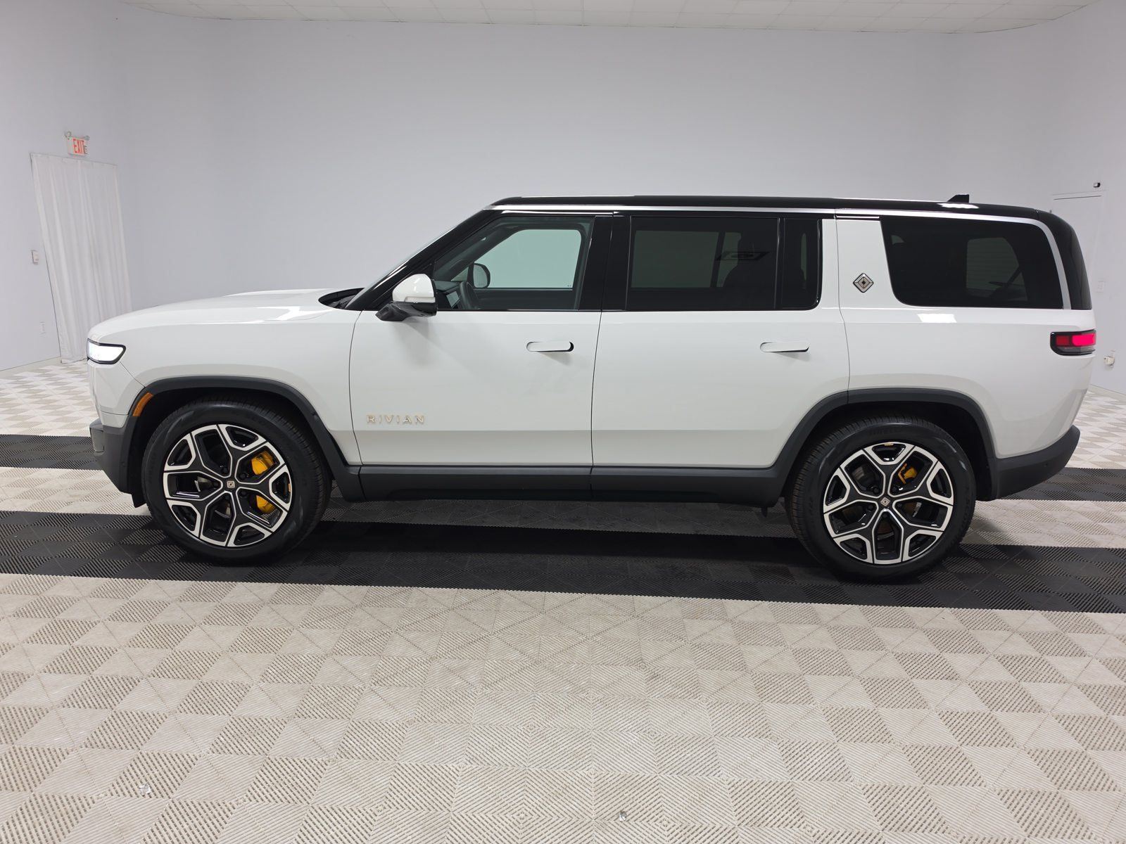 Used 2024 Rivian R1S Adventure Quad AWD/4WD image 2