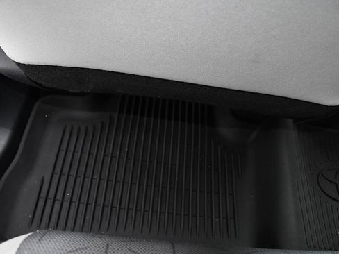 Used 2021 Toyota RAV4 XLE w/ Convenience Package AWD/4WD image 17