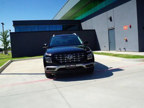New 2026 Hyundai Venue SEL FWD image 2