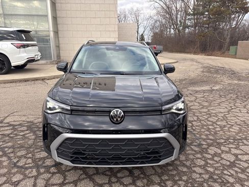 Used 2025 Volkswagen Taos SE image 2