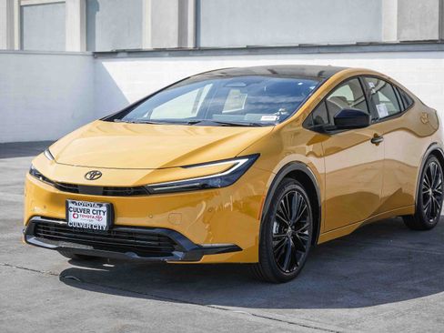 New 2026 Toyota Prius Plug-In Hybrid FWD image 3