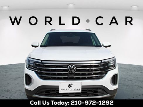 Used 2025 Volkswagen Atlas SE FWD image 2