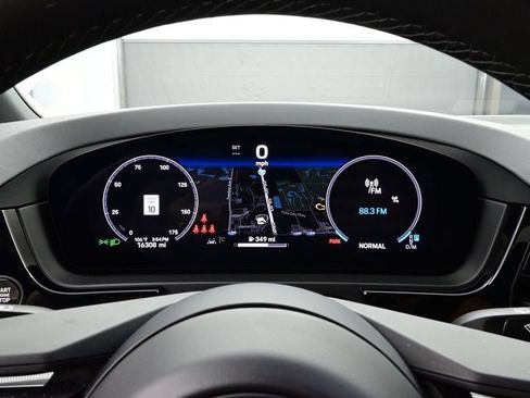 Certified 2024 Porsche Cayenne AWD/4WD image 9