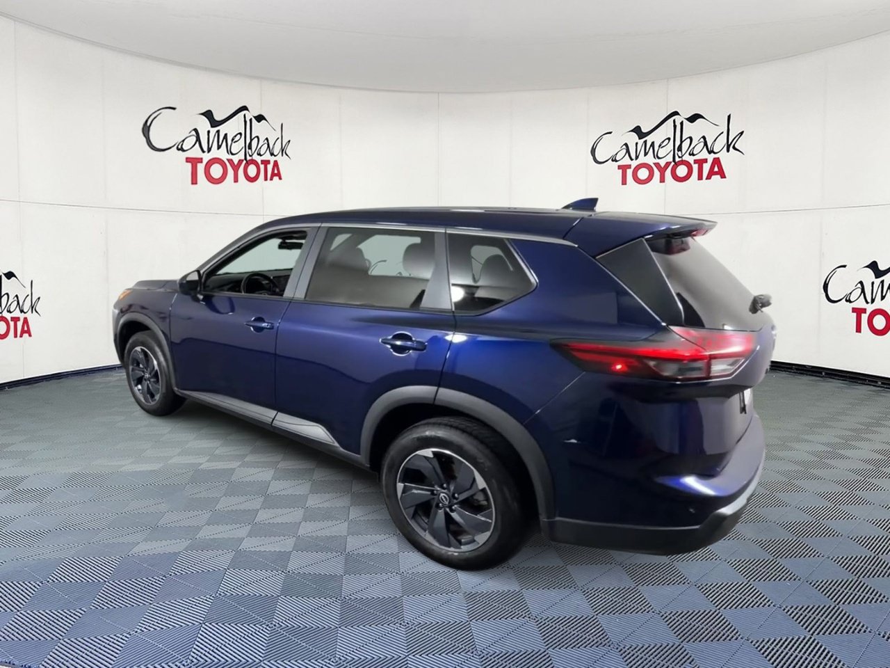 Used 2025 Nissan Rogue SV FWD image 9