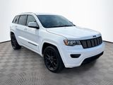 Used 2017 Jeep Grand Cherokee Altitude image 3