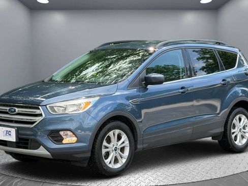 Used 2018 Ford Escape SE w/ Ford Safe & Smart Package AWD/4WD image 3